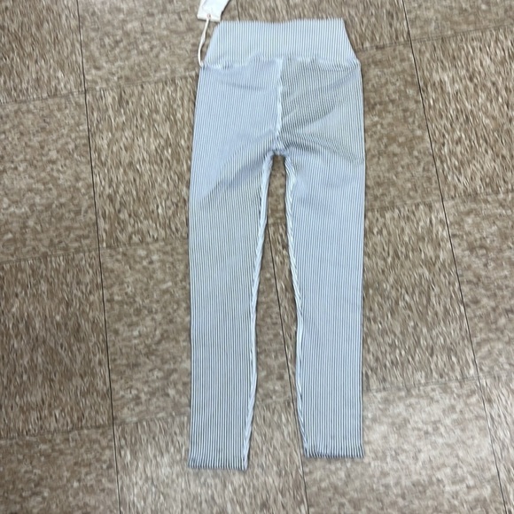 Good American Core Power Seamless Textured White Striped Leggings Size 3/4 - Picture 2 of 5